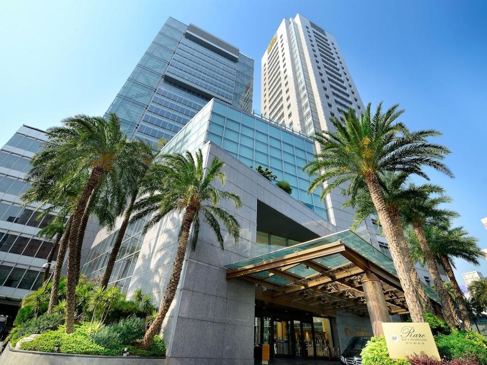Windsor Hotel Taichung Eksteriør billede The entrance of the hotel
