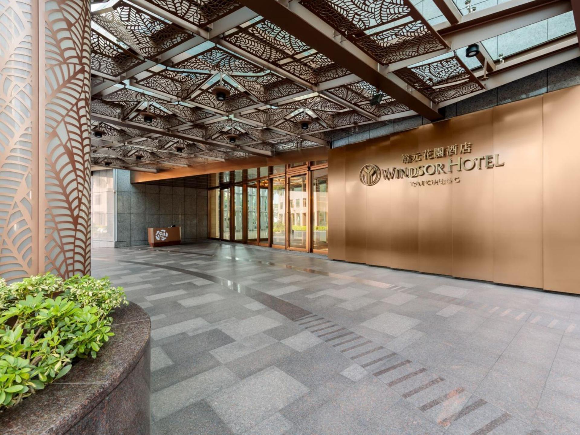 Windsor Hotel Taichung Eksteriør billede The hotel's entrance