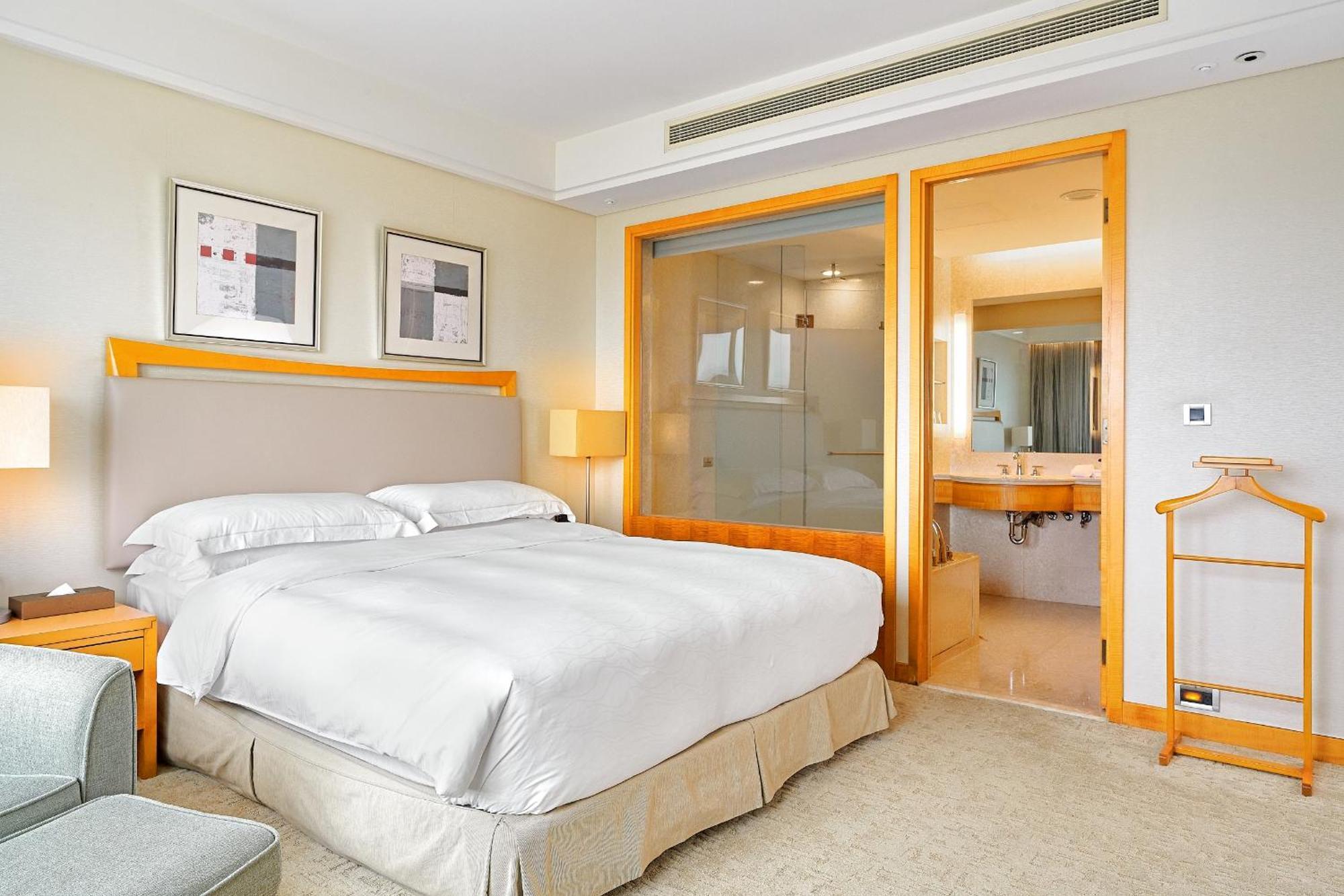 Windsor Hotel Taichung Værelse billede A bedroom at the hotel