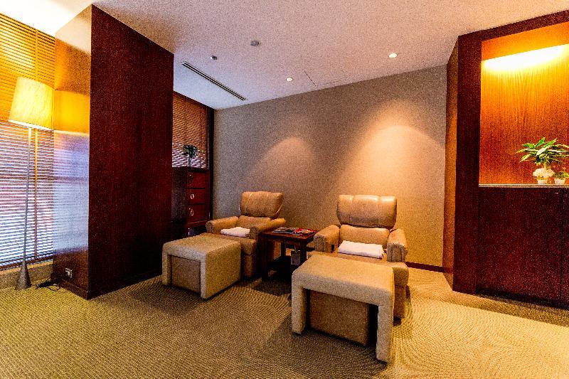 Windsor Hotel Taichung Eksteriør billede A foot reflexology room at a spa